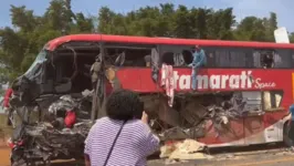 Imagem ilustrativa da notícia Motorista tem braço arrancado e 11 morrem em acidente