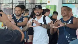O jogador desembarcou no Aeroporto Internacional de Belém.