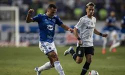 Na súmula da partida Cruzeiro x Grêmio, o árbitro Flávio Rodrigues de Souza relatou o arremesso de objetos no gramado.