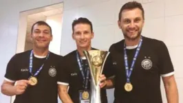 Novo técnico do Remo, Gerson Gusmão (centro), chega com o auxiliar técnico Diego Albrecht, e Eduardo Maus, preparador Físico