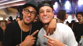 Neymar e Crispim são amigos desde a base do Santos