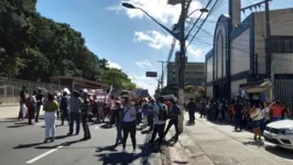 Manifestação em frente ao prédio sede do IPAMB, na Almirante Barroso.