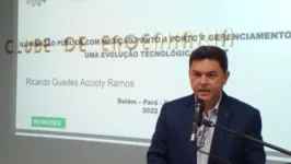 Ricardo Guedes Ramos, presidente da Associação Brasileira de Engenheiros Eletricistas, dando as boas-vindas aos convidados.
