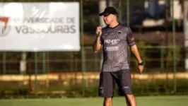 Técnico orienta grupo carioca para vencer o Paysandu dentro da Curuzu