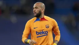 Daniel Alves foi comunicado que o Barcelona não vai renovar seu contrato, que se encerra no dia 30 de junho