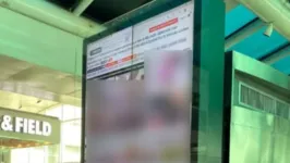 Imagens dos painéis do aeroporto conectados ao site pornô viralizaram na Web.