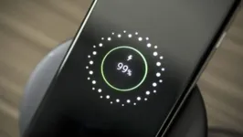Aprenda dicas infalíveis para carregar o celular de maneira mais rápida.
