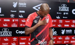 O Athletico-PR foi a primeira equipe profissional de Fernandinho.