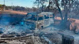 Fogo destruiu a casa e a Kombi da vizinha