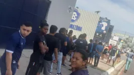 Torcida do Leão faz fila para comprar ingressos para o Re-Pa