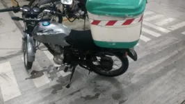 Motocicleta foi apreendida por guardas de trânsito, com auxílio da PM