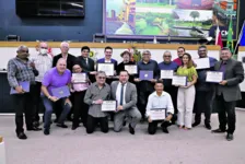 Funcionários da Rádio Clube receberam placas comemorativas na Câmara Municipal