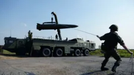 Míssil balístico russo é lançado contra áreas militares da Ucrânia