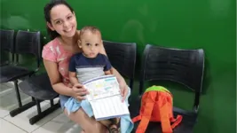 Dayane de Araújo levou seu filho Theo para a vacinação contra sarampo