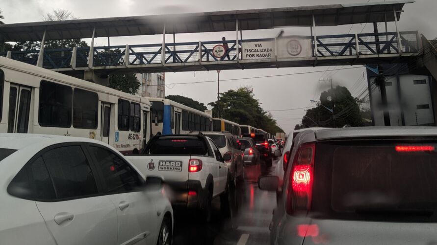 Imagem ilustrativa da notícia: Congestionamento: protesto fecha avenida Almirante Barroso