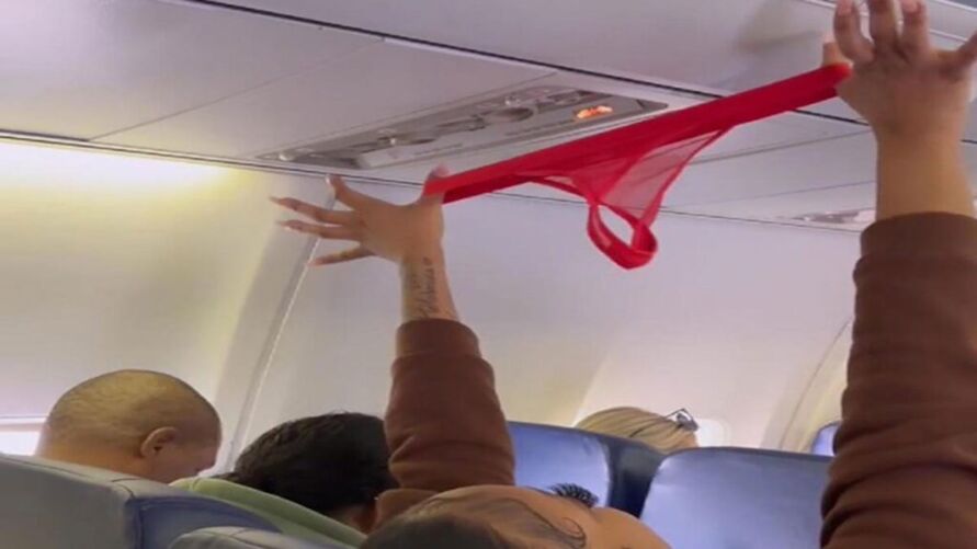 Passageira secando a calcinha no sistema de ventilação do avião deu o que falar