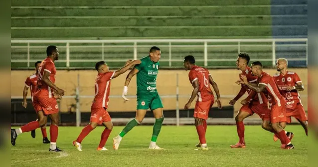 Imagem ilustrativa da notícia Goleiro paraense marca gol no fim em jogo da Série D