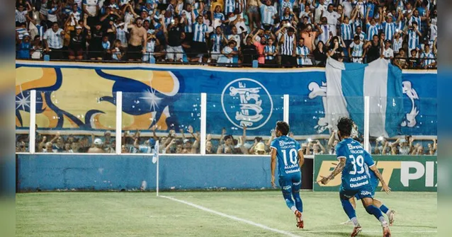 Imagem ilustrativa da notícia Goleador, Marlon vira artilheiro do Paysandu. Veja o vídeo