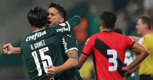 Imagem ilustrativa da notícia Com 4 gols em 7 minutos, Palmeiras vira e dispara na tabela 