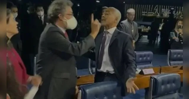Imagem ilustrativa da notícia Vídeo: Romário e senador paraense batem boca em Brasília