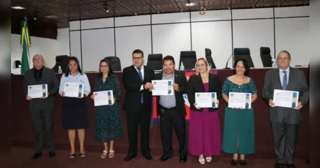Imagem ilustrativa da notícia Dia histórico! Alepa realiza Sessão Especial para pedagogos