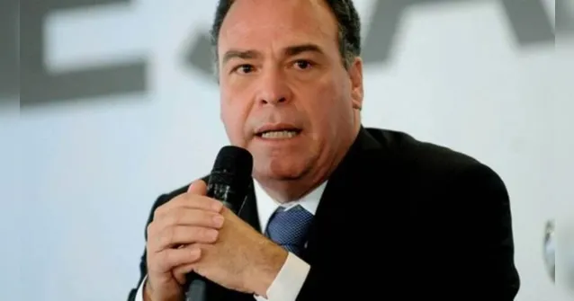 Imagem ilustrativa da notícia Ex-líder de Bolsonaro participa de evento com apoio a Lula