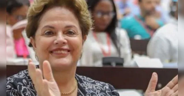 Imagem ilustrativa da notícia Justiça condena homem que fez foto de Dilma em voo