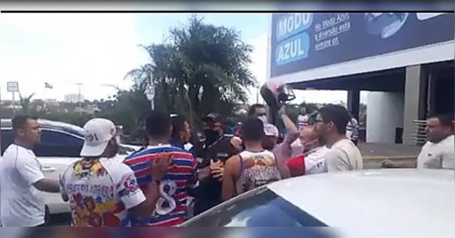 Imagem ilustrativa da notícia "Torcedor" agride jogador do Fortaleza com capacete; veja!
