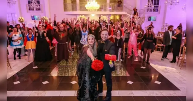 Imagem ilustrativa da notícia Ex-noiva promove festa badalada de "descasamento"
no Paraná