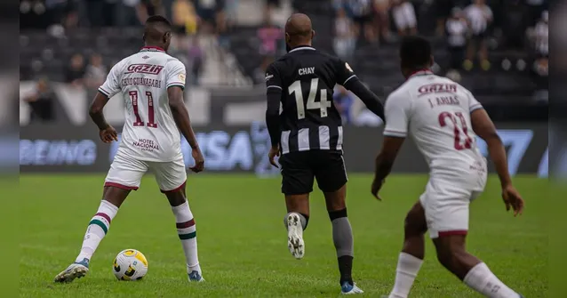 Imagem ilustrativa da notícia Flu vence clássico e sonha com G4 do Brasileirão