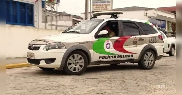 Imagem ilustrativa da notícia Homem é preso furtar viatura da polícia e capotar em SC