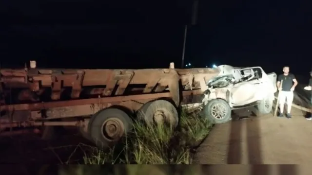 Imagem ilustrativa da notícia Colisão entre picape e caminhão deixa 4 mortos na BR-163