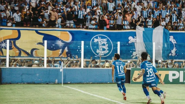 Imagem ilustrativa da notícia Goleador, Marlon vira artilheiro do Paysandu. Veja o vídeo