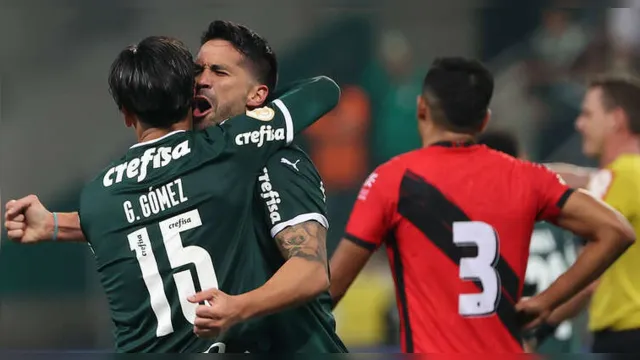 Imagem ilustrativa da notícia Com 4 gols em 7 minutos, Palmeiras vira e dispara na tabela 