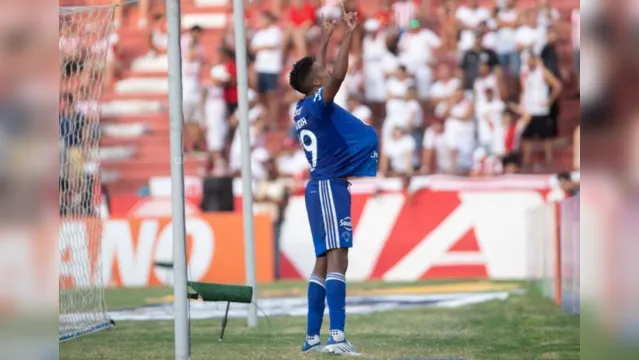 Imagem ilustrativa da notícia Fora de casa, Cruzeiro vence o Náutico e lidera a Série B