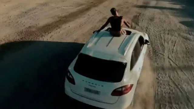 Imagem ilustrativa da notícia Porsche roubado aparece em clipe de funk no Rio de Janeiro