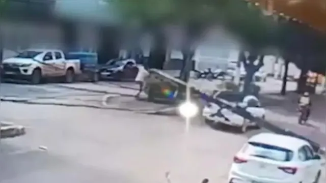 Imagem ilustrativa da notícia Vídeo: caminhão arrasta fiação e derruba postes no Pará