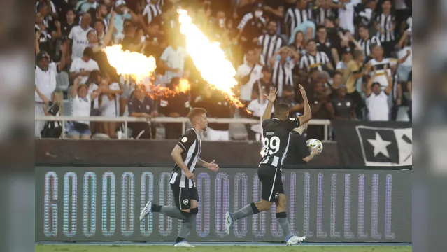 Imagem ilustrativa da notícia Botafogo vence o Fortaleza e entra no G-4
