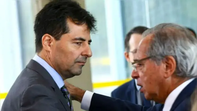 Imagem ilustrativa da notícia Bolsonaro diz "pergunta pro Sachsida" sobre Petrobras