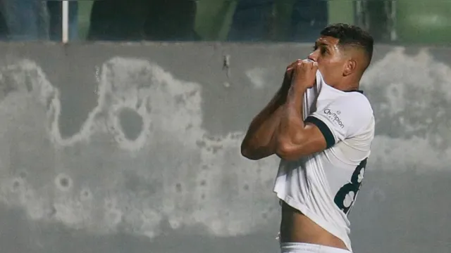 Imagem ilustrativa da notícia Botafogo arranca empate diante do América-MG e segue no G4