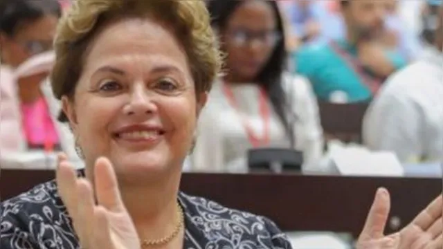 Imagem ilustrativa da notícia Justiça condena homem que fez foto de Dilma em voo