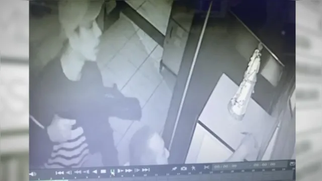 Imagem ilustrativa da notícia Vídeo: ladrões invadem motel com submetralhadora em Icoaraci