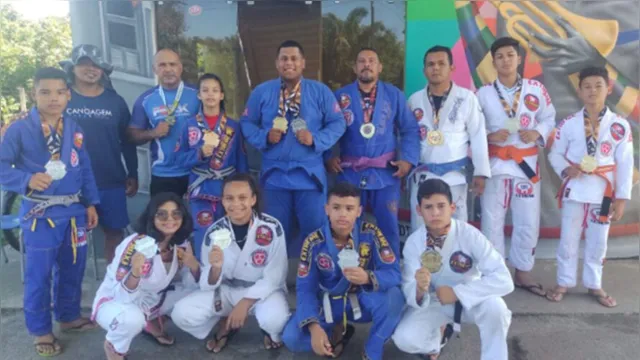 Imagem ilustrativa da notícia Atletas conquistam medalhas em torneio de Jiu-Jitsu