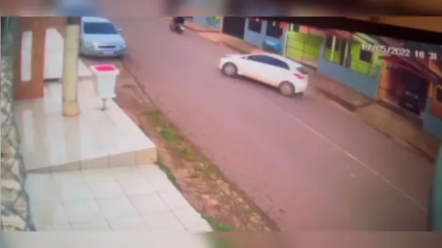 Imagem ilustrativa da notícia Vídeo:
motorista faz manobra arriscada para evitar colisão