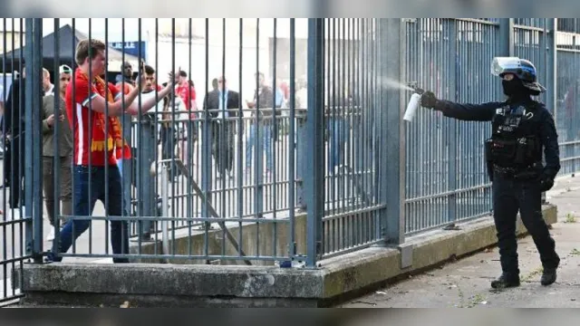 Imagem ilustrativa da notícia Autoridades francesas culpam ingleses por desordem na final 