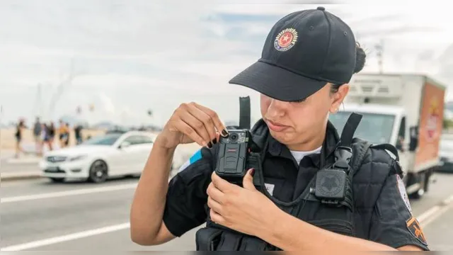 Imagem ilustrativa da notícia Após chacina, policiais começam a usar câmeras no RJ