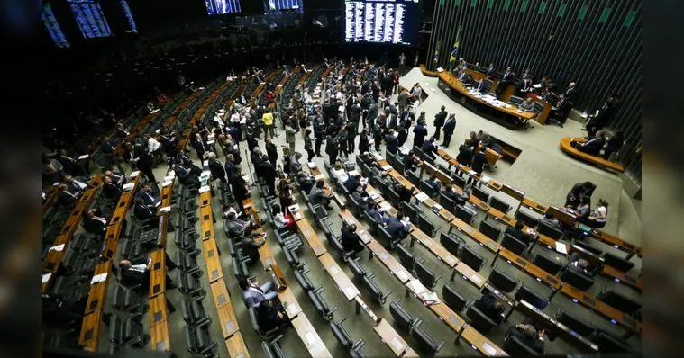 Imagem ilustrativa da notícia Câmara acelera projetos para reduzir conta de luz