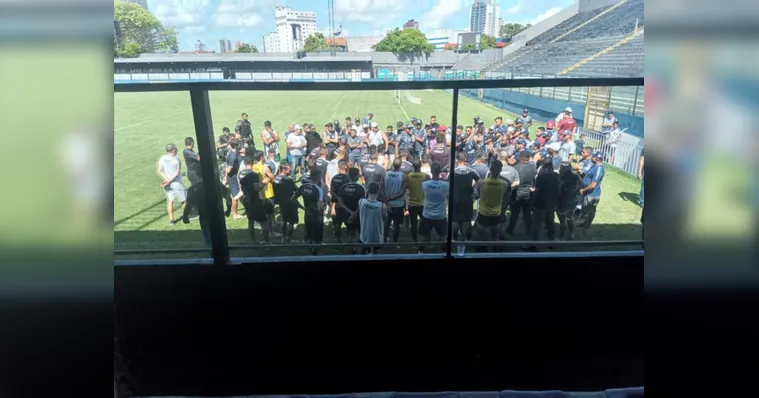 Imagem ilustrativa da notícia Torcida invade treino do Remo e pressiona Bentes e Bonamigo