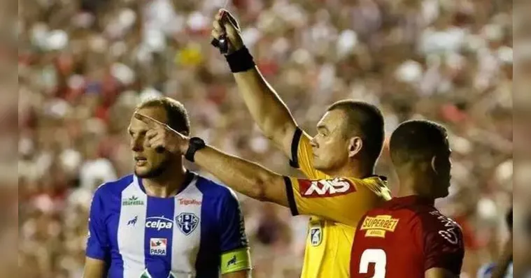 Imagem ilustrativa da notícia Herói? Torcida do Náutico grita nome de Vuaden na Série B