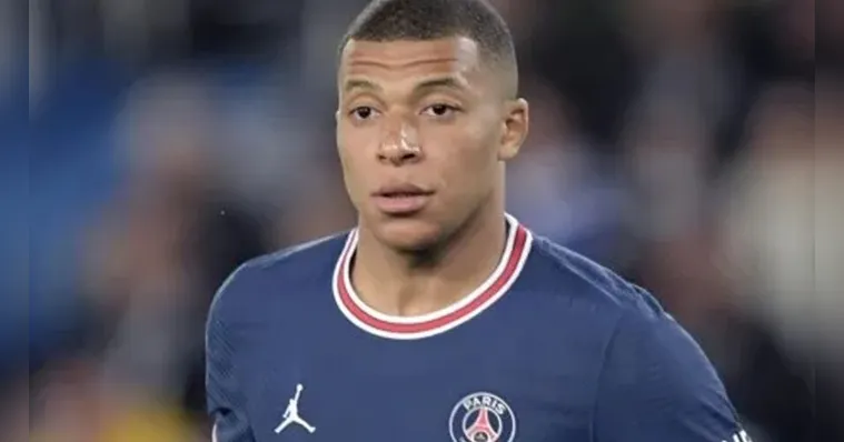 Imagem ilustrativa da notícia Mbappé fica no PSG e suas camisas somem do site, diz fonte